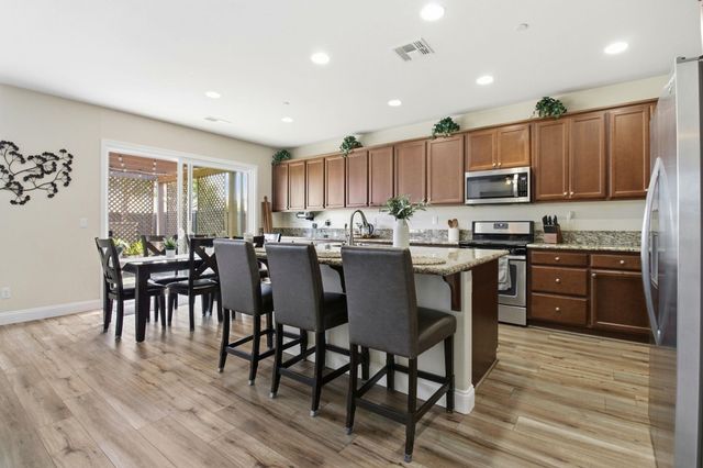 868 N San Remo Ln, Mountain House, CA 95391