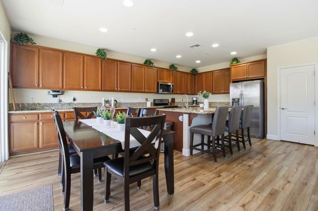 868 N San Remo Ln, Mountain House, CA 95391