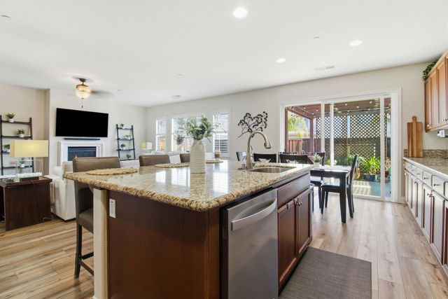 868 N San Remo Ln, Mountain House, CA 95391