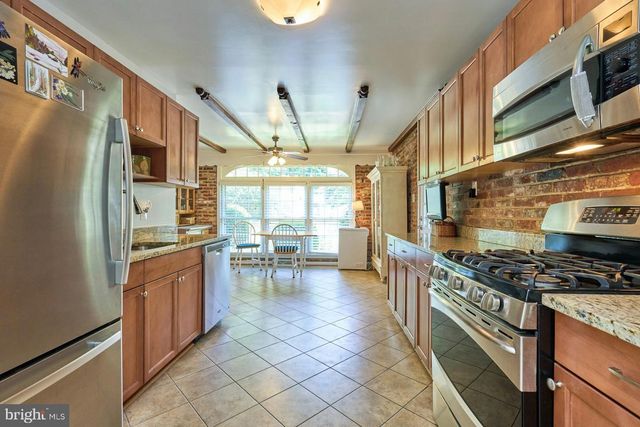 4118 WHISPERING LN, Annandale, VA 22003