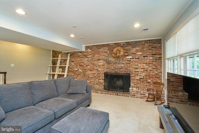 4118 WHISPERING LN, Annandale, VA 22003