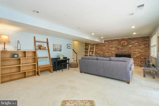 4118 WHISPERING LN, Annandale, VA 22003