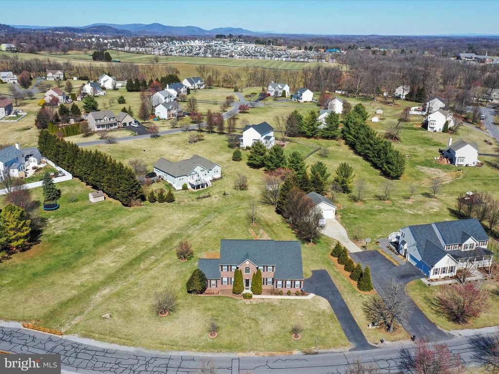 256 HOLDEN DR, Martinsburg, WV 25403