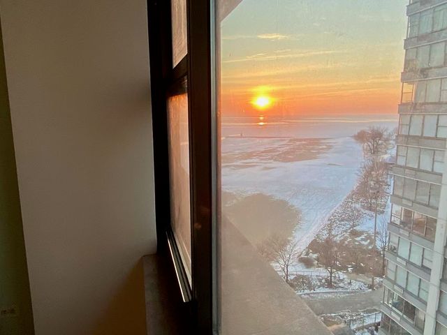 5801 N Sheridan Road 12E, Chicago, IL 60660