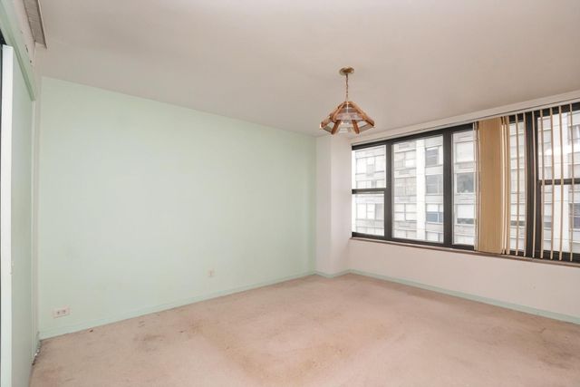 5801 N Sheridan Road 12E, Chicago, IL 60660