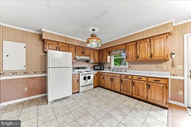 4060 MOUNT RD, Aston, PA 19014