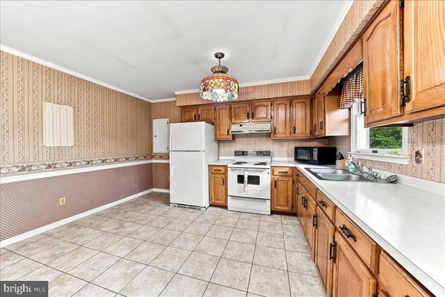 4060 MOUNT RD, Aston, PA 19014