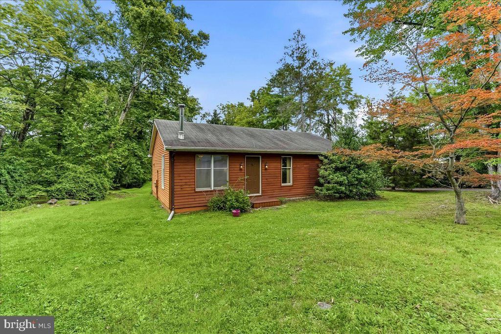 4060 MOUNT RD, Aston, PA 19014