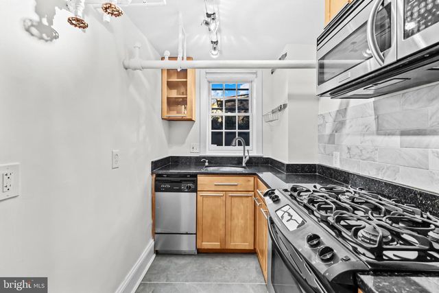 3001 PORTER ST NW #100, Washington, DC 20008