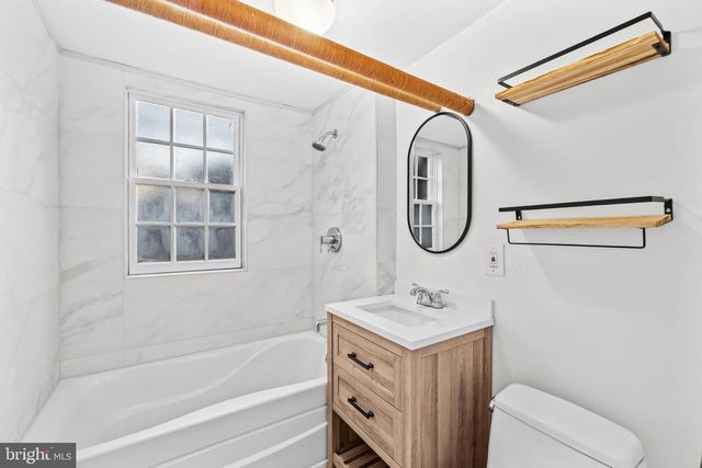 3001 PORTER ST NW #100, Washington, DC 20008