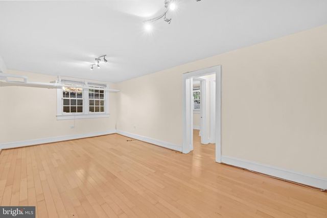 3001 PORTER ST NW #100, Washington, DC 20008