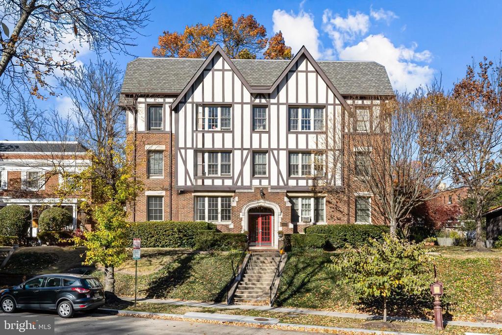 3001 PORTER ST NW #100, Washington, DC 20008