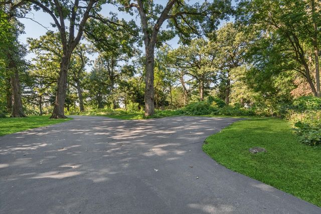 25 W 500 Royce Road, Naperville, IL 60565