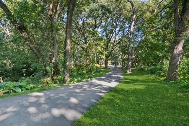 25 W 500 Royce Road, Naperville, IL 60565