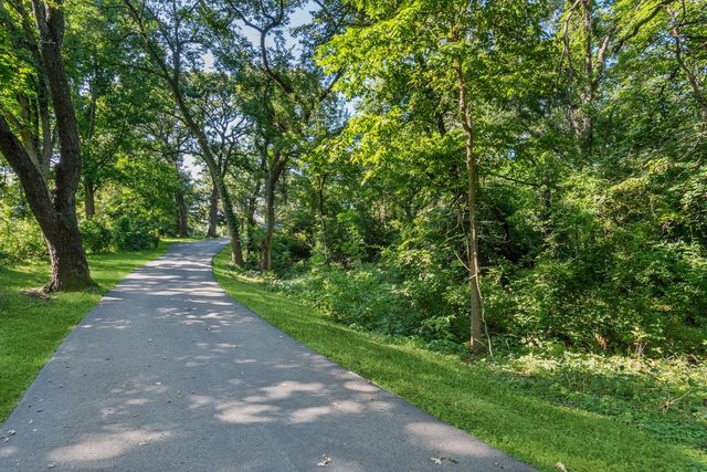 25 W 500 Royce Road, Naperville, IL 60565