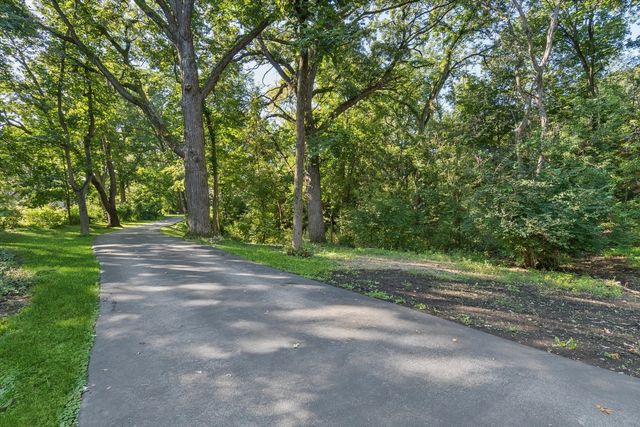25 W 500 Royce Road, Naperville, IL 60565