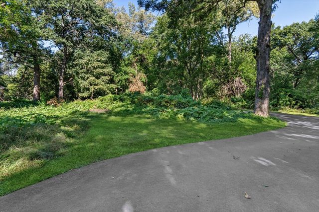 25 W 500 Royce Road, Naperville, IL 60565