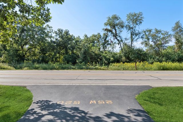 25 W 500 Royce Road, Naperville, IL 60565