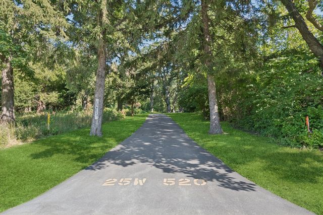 25 W 500 Royce Road, Naperville, IL 60565