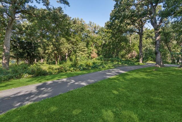 25 W 500 Royce Road, Naperville, IL 60565