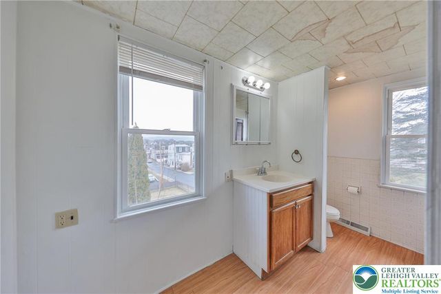 303 West Lincoln Street, Easton, PA 18042