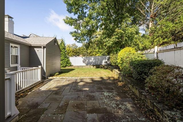78 Salem End Lane, Framingham, MA 01702