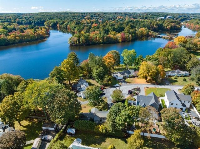 78 Salem End Lane, Framingham, MA 01702