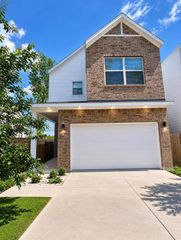 303 Queen Sude Lane, Houston, TX 77091