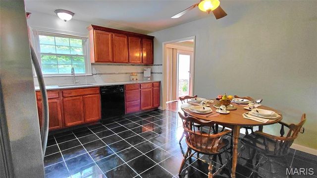 874 Hollyridge Drive, Ballwin, MO 63011