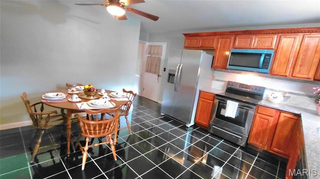 874 Hollyridge Drive, Ballwin, MO 63011