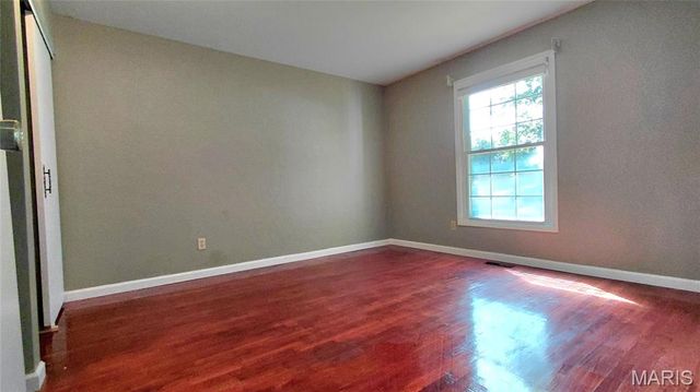 874 Hollyridge Drive, Ballwin, MO 63011