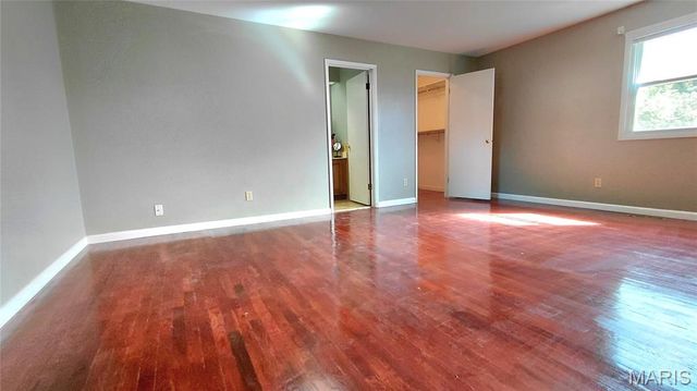 874 Hollyridge Drive, Ballwin, MO 63011