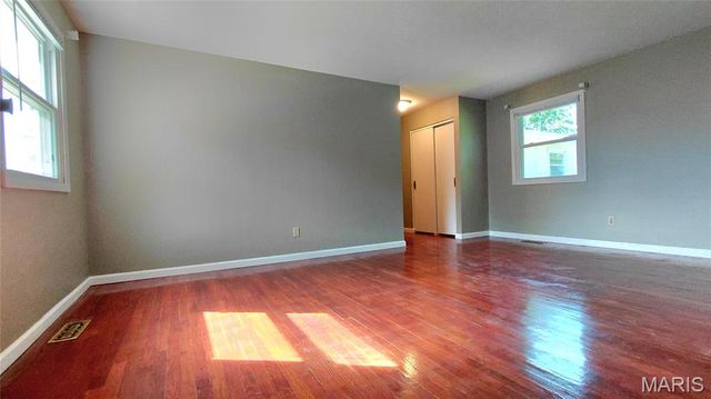 874 Hollyridge Drive, Ballwin, MO 63011