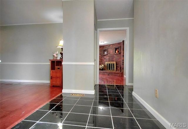 874 Hollyridge Drive, Ballwin, MO 63011