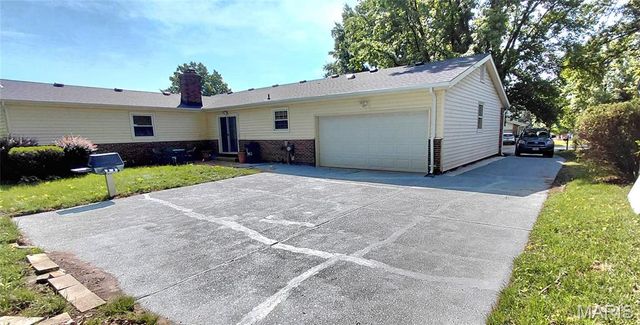 874 Hollyridge Drive, Ballwin, MO 63011