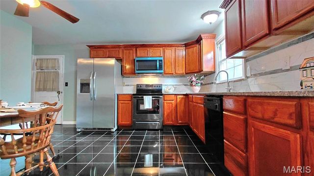 874 Hollyridge Drive, Ballwin, MO 63011