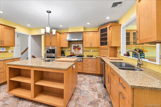 3740 Eleanor Drive, Mohegan Lake, NY 10547