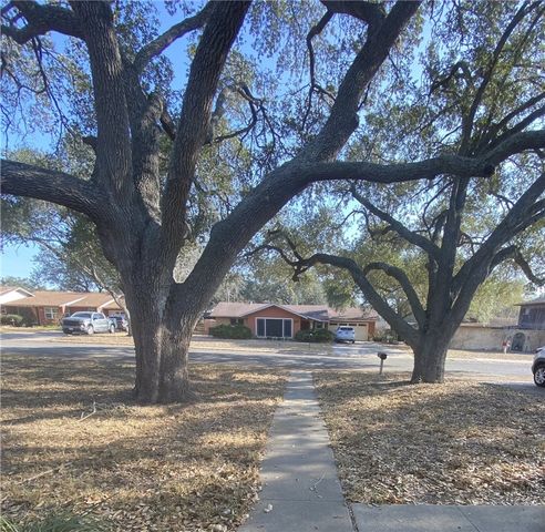 1119 Jefferson St, Alice, TX 78332