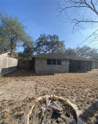 1119 Jefferson St, Alice, TX 78332