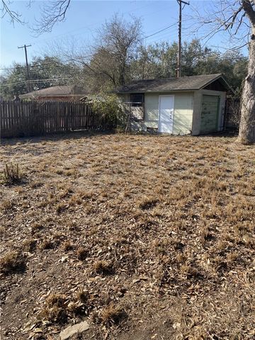 1119 Jefferson St, Alice, TX 78332