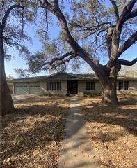 1119 Jefferson St, Alice, TX 78332
