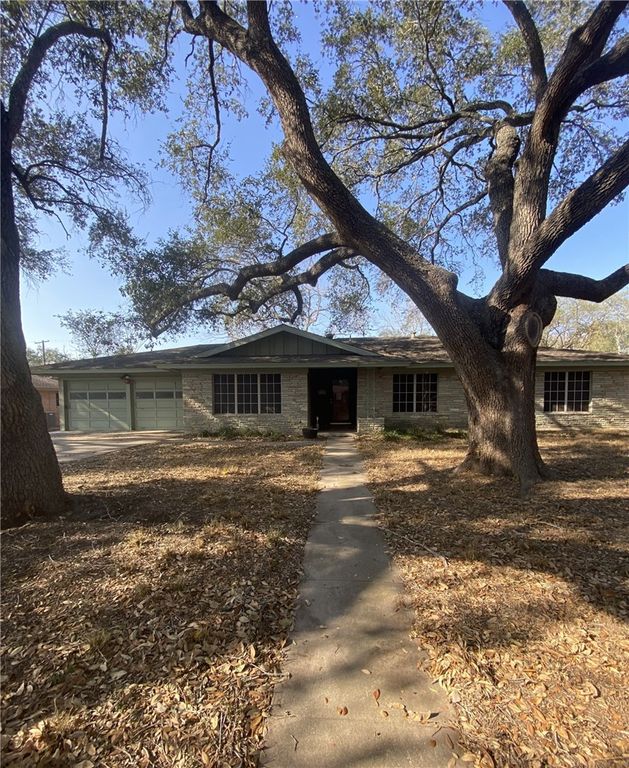 1119 Jefferson St, Alice, TX 78332