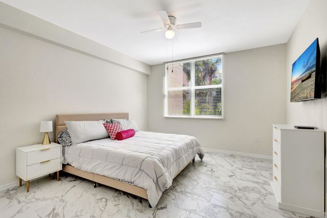 802 W WINDWARD Way 316, Lantana, FL 33462