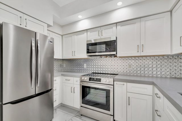 802 W WINDWARD Way 316, Lantana, FL 33462