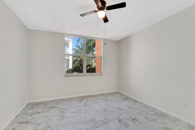 802 W WINDWARD Way 316, Lantana, FL 33462