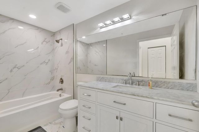 802 W WINDWARD Way 316, Lantana, FL 33462