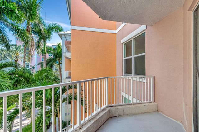 802 W WINDWARD Way 316, Lantana, FL 33462