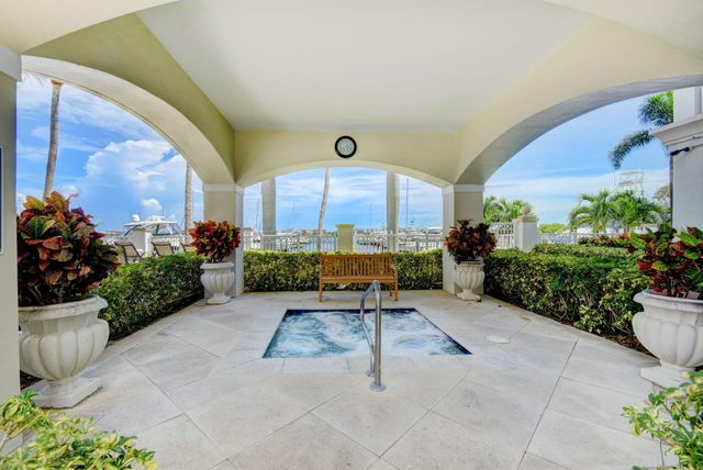 802 W WINDWARD Way 316, Lantana, FL 33462