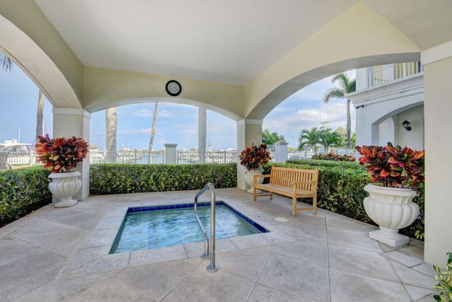 802 W WINDWARD Way 316, Lantana, FL 33462
