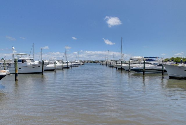802 W WINDWARD Way 316, Lantana, FL 33462